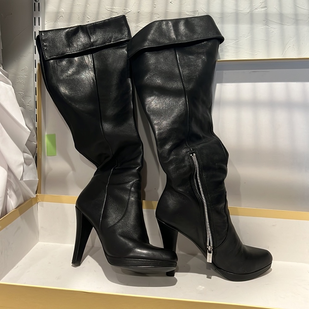 Vintage Michael Kors ALL leather knee high boots! Size 10, silver metal zipper.